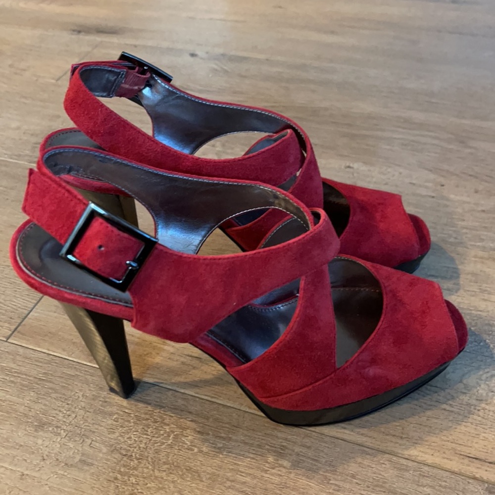 Marc fisher heels, size 6, velvet red - Picture 2 of 4